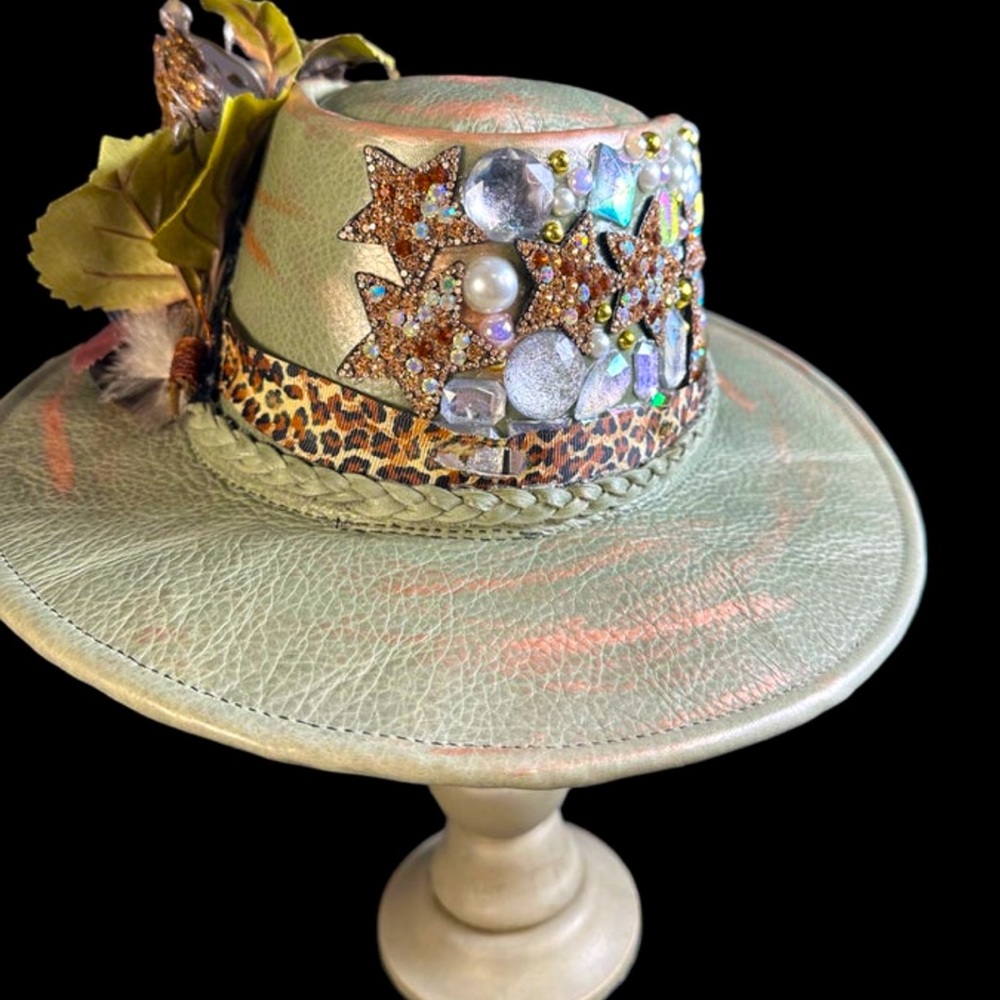 Containing Stars ⭐️ Garden Hat